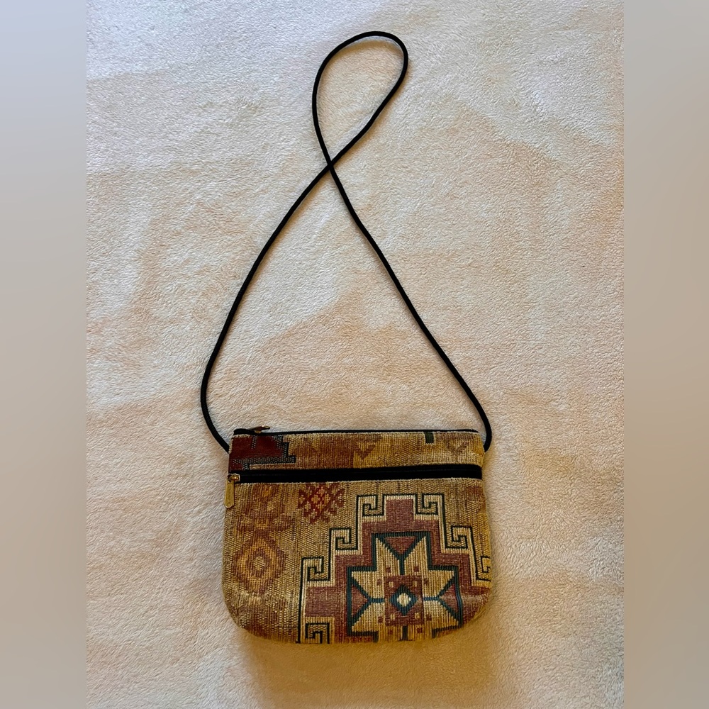 Tribal print shoulder bag. Earthy colors